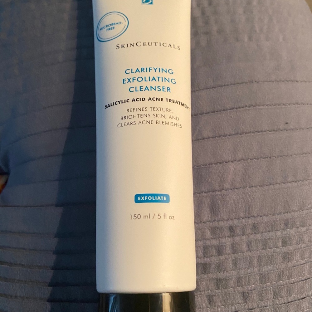Clarifying Exfoliating Cleanser